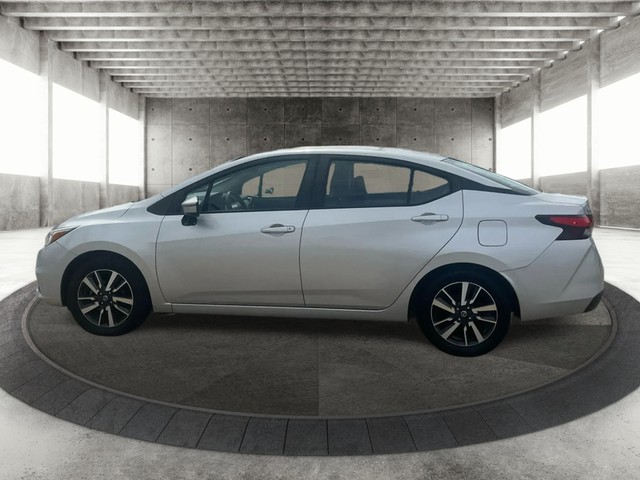 Nissan Versa Vehicle Full-screen Gallery Image 05