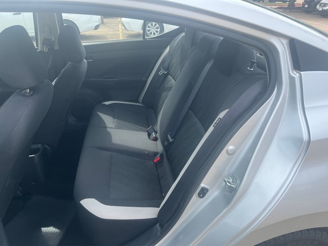 Nissan Versa Vehicle Full-screen Gallery Image 10