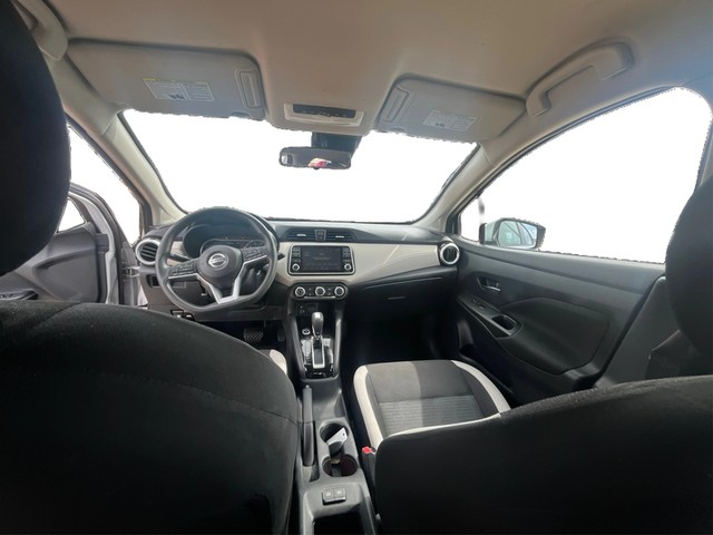 Nissan Versa Vehicle Full-screen Gallery Image 15