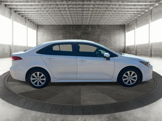 Toyota Corolla Vehicle Full-screen Gallery Image 04