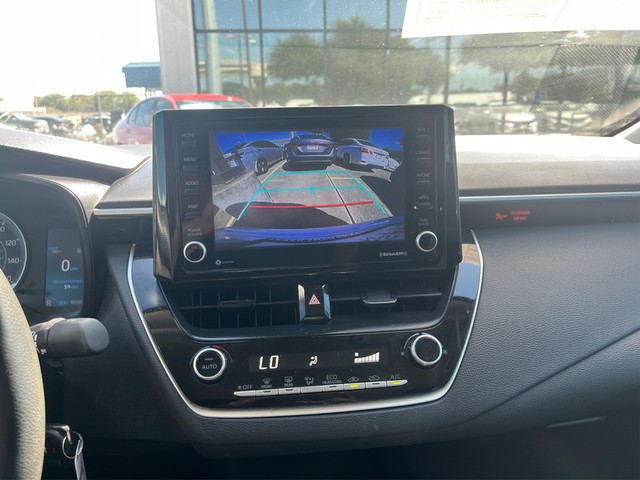 Toyota Corolla Vehicle Full-screen Gallery Image 17