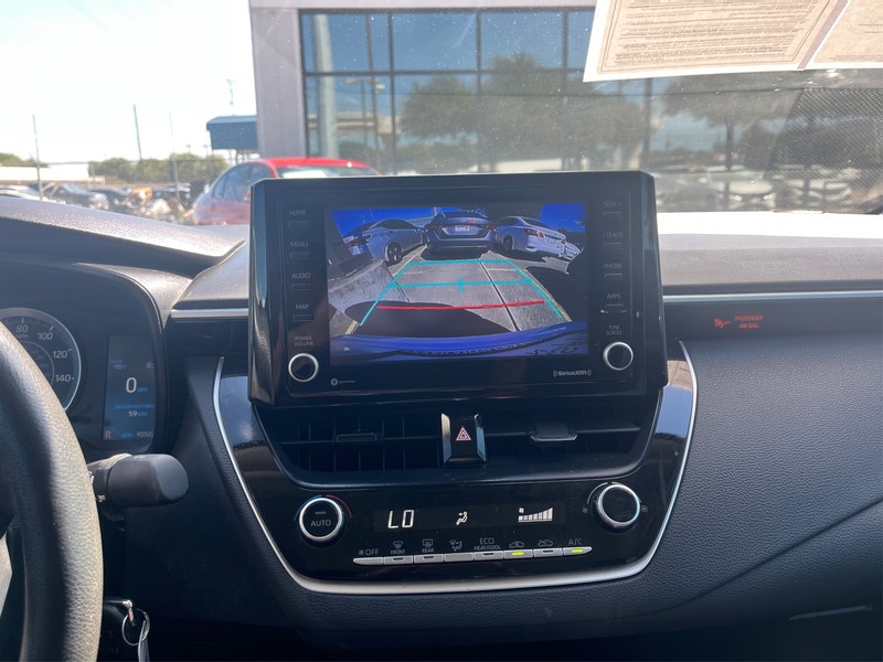 Toyota Corolla Vehicle Full-screen Gallery Image 18