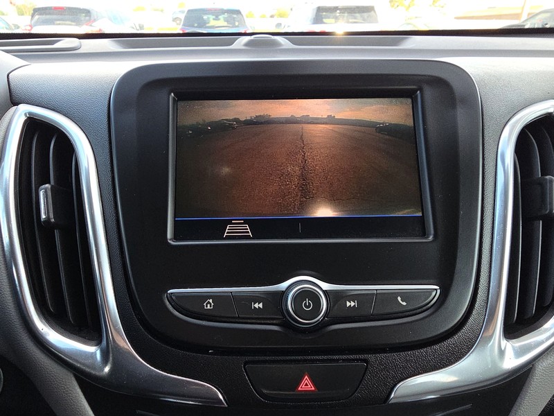 Chevrolet Equinox Vehicle Full-screen Gallery Image 17