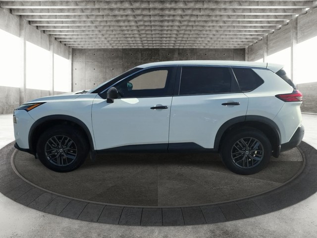 Nissan Rogue Vehicle Full-screen Gallery Image 05