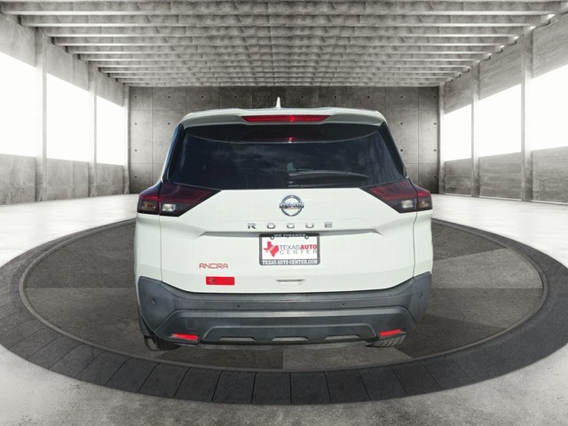 Nissan Rogue Vehicle Full-screen Gallery Image 06