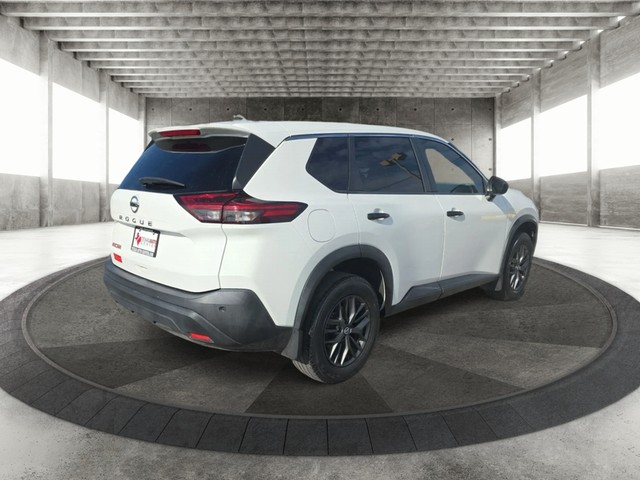 Nissan Rogue Vehicle Full-screen Gallery Image 07