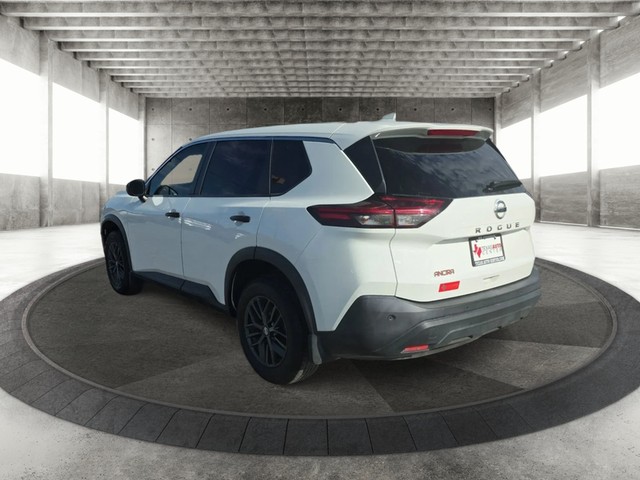 Nissan Rogue Vehicle Full-screen Gallery Image 08
