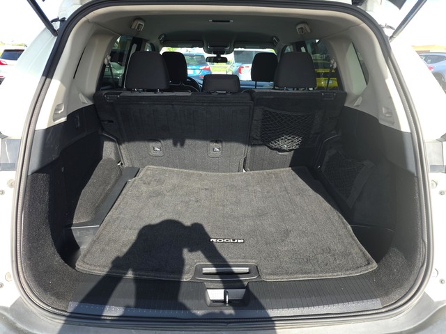 Nissan Rogue Vehicle Full-screen Gallery Image 11