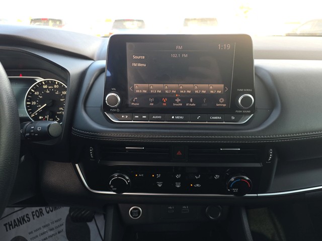 Nissan Rogue Vehicle Full-screen Gallery Image 12