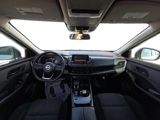 Nissan Rogue Vehicle Full-screen Gallery Image 15