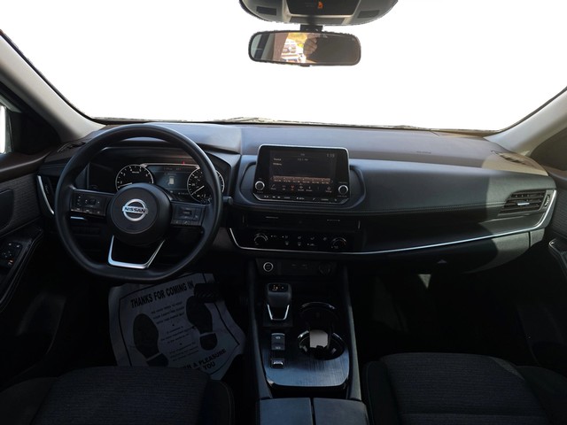 Nissan Rogue Vehicle Full-screen Gallery Image 16