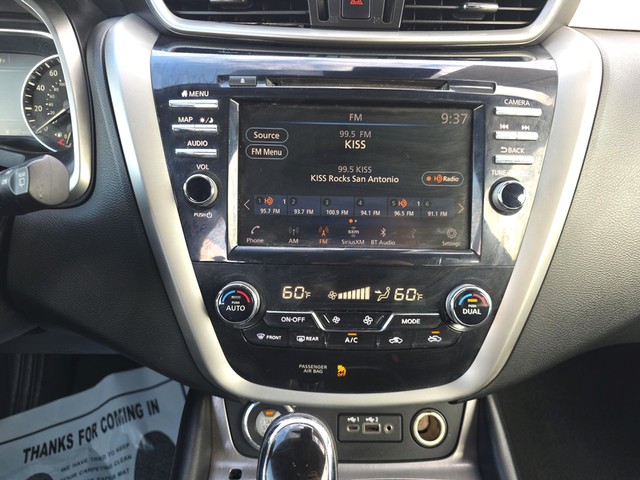 Nissan Murano Vehicle Full-screen Gallery Image 12