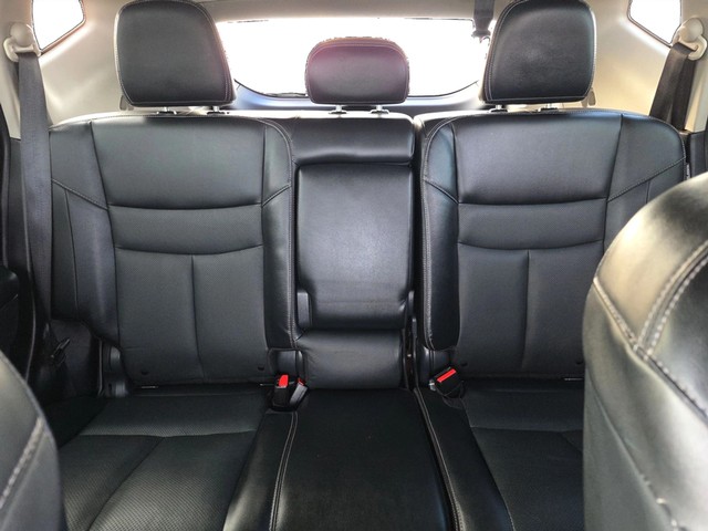 Nissan Murano Vehicle Full-screen Gallery Image 13