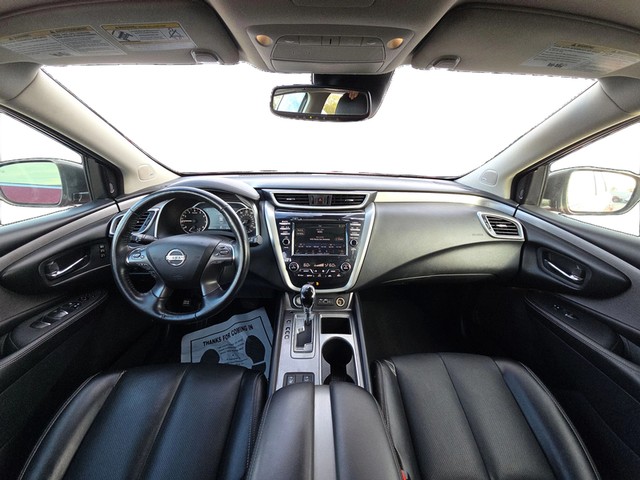 Nissan Murano Vehicle Full-screen Gallery Image 15