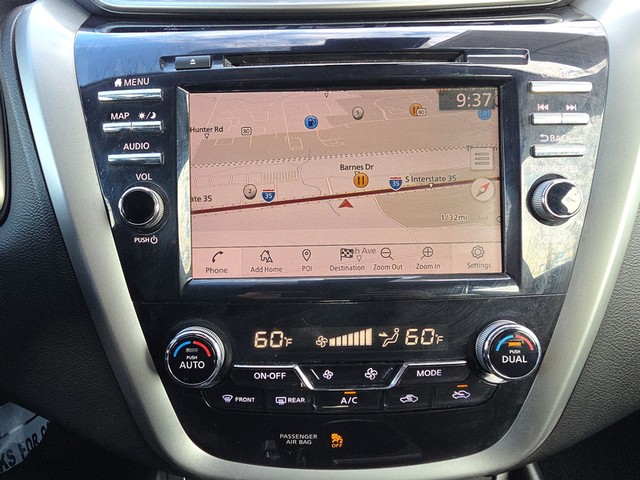 Nissan Murano Vehicle Full-screen Gallery Image 17