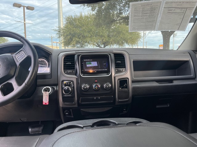 Ram 1500 Classic Vehicle Full-screen Gallery Image 12
