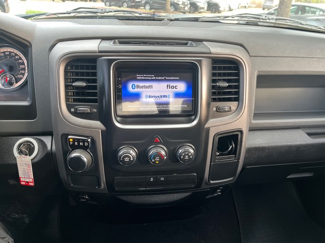 Ram 1500 Classic Vehicle Full-screen Gallery Image 17