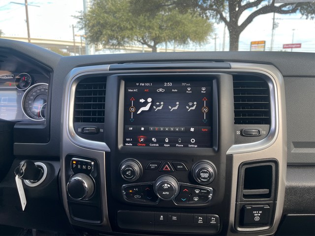 Ram 1500 Classic Vehicle Full-screen Gallery Image 12