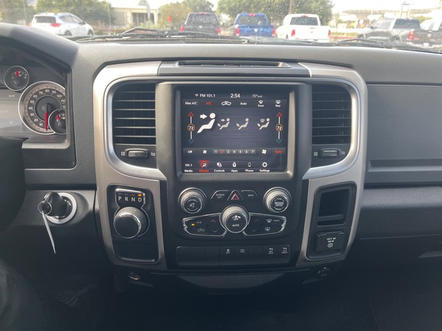 Ram 1500 Classic Vehicle Full-screen Gallery Image 17
