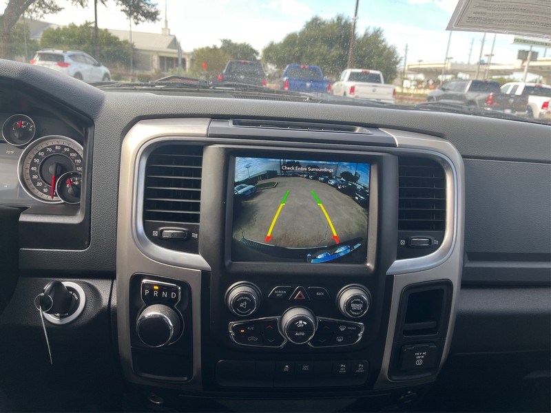 Ram 1500 Classic Vehicle Full-screen Gallery Image 18