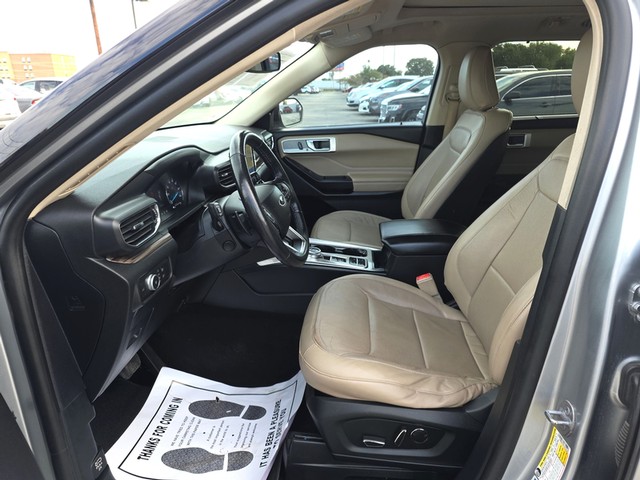 Ford Explorer Vehicle Full-screen Gallery Image 09