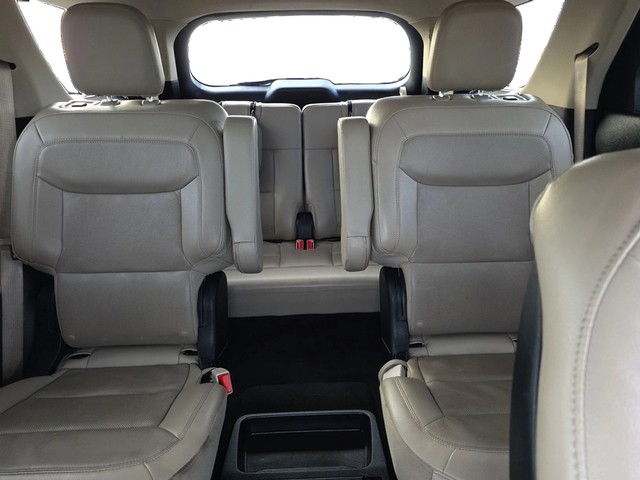 Ford Explorer Vehicle Full-screen Gallery Image 12