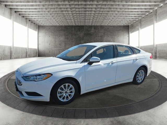 Ford Fusion Vehicle Full-screen Gallery Image 02