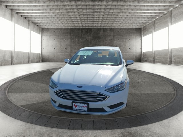 Ford Fusion Vehicle Full-screen Gallery Image 03