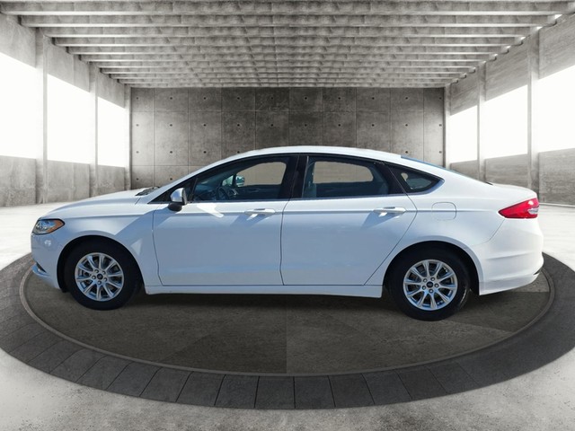 Ford Fusion Vehicle Full-screen Gallery Image 05