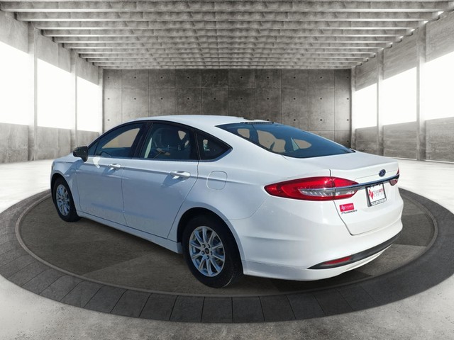 Ford Fusion Vehicle Full-screen Gallery Image 08