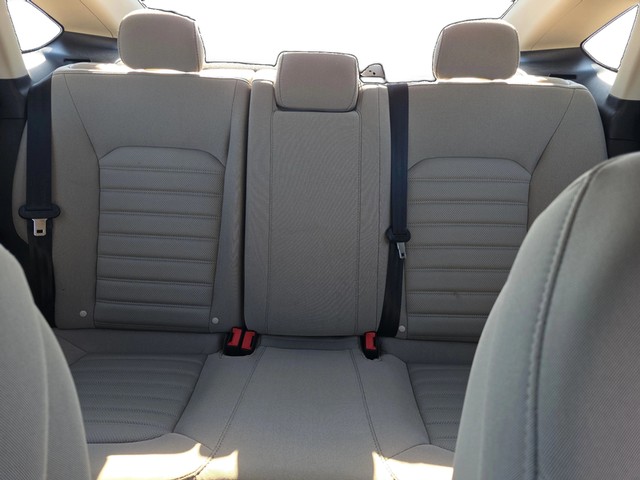 Ford Fusion Vehicle Full-screen Gallery Image 12