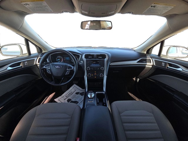 Ford Fusion Vehicle Full-screen Gallery Image 14