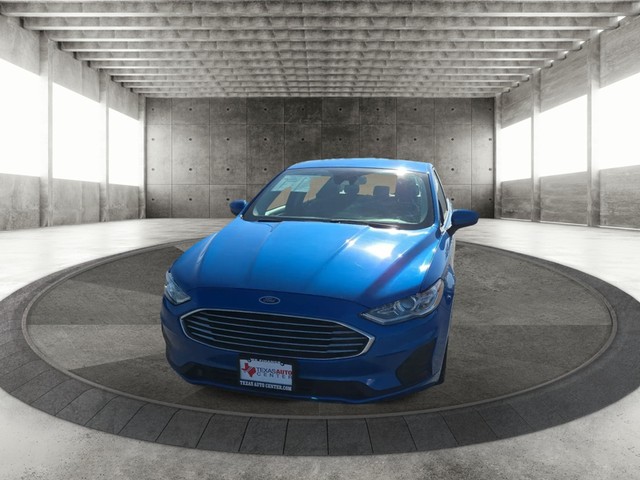 Ford Fusion Vehicle Full-screen Gallery Image 03