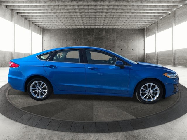Ford Fusion Vehicle Full-screen Gallery Image 04