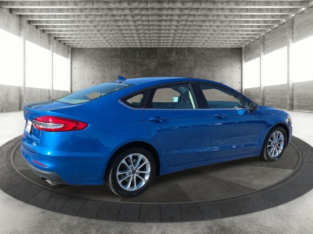 Ford Fusion Vehicle Full-screen Gallery Image 07
