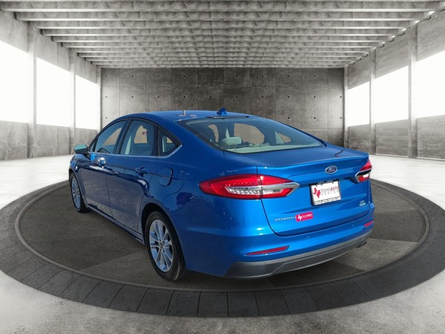 Ford Fusion Vehicle Full-screen Gallery Image 08