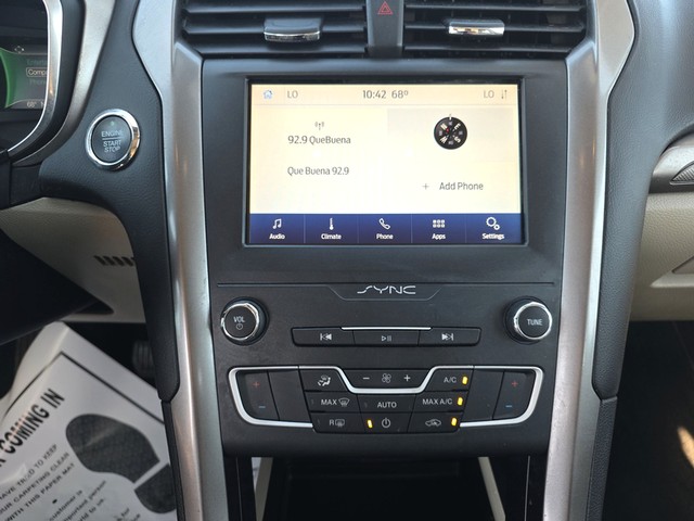 Ford Fusion Vehicle Full-screen Gallery Image 11