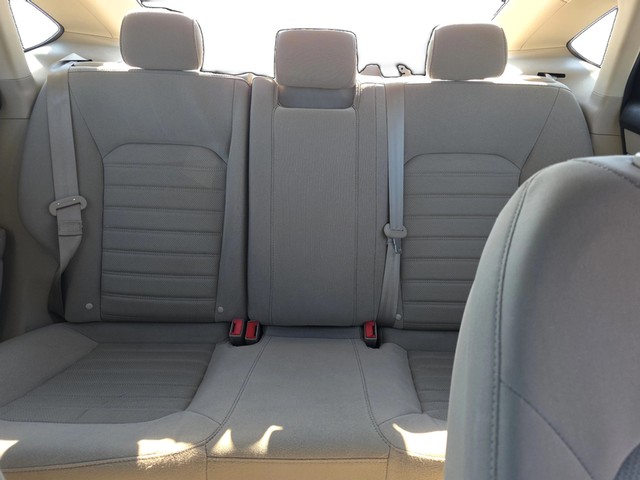 Ford Fusion Vehicle Full-screen Gallery Image 12