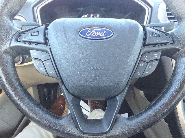 Ford Fusion Vehicle Full-screen Gallery Image 13