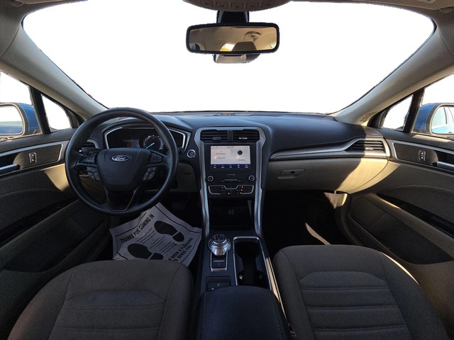 Ford Fusion Vehicle Full-screen Gallery Image 14