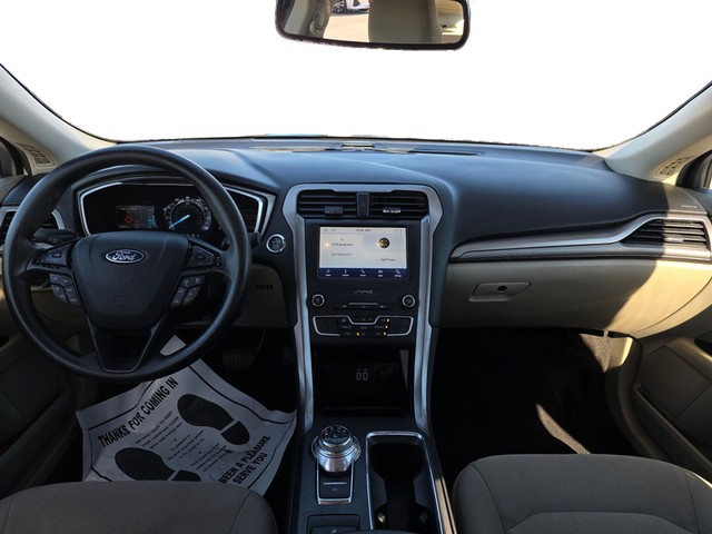 Ford Fusion Vehicle Full-screen Gallery Image 15