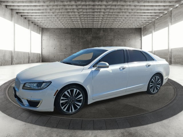 Lincoln MKZ Vehicle Full-screen Gallery Image 02