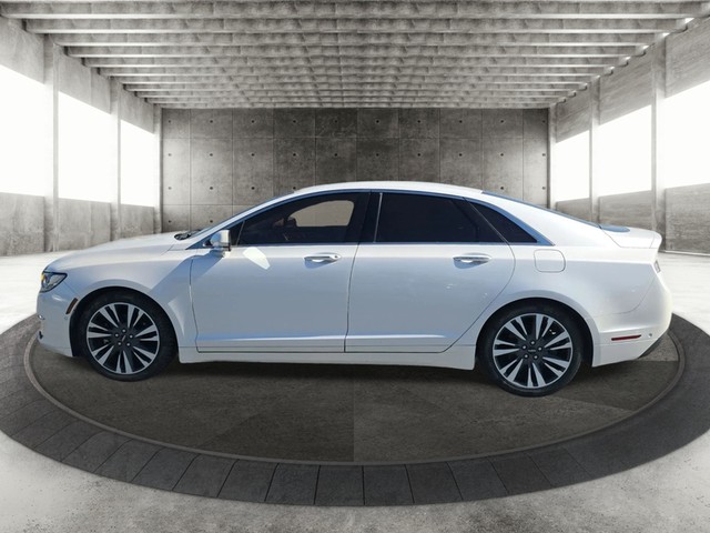 Lincoln MKZ Vehicle Full-screen Gallery Image 05
