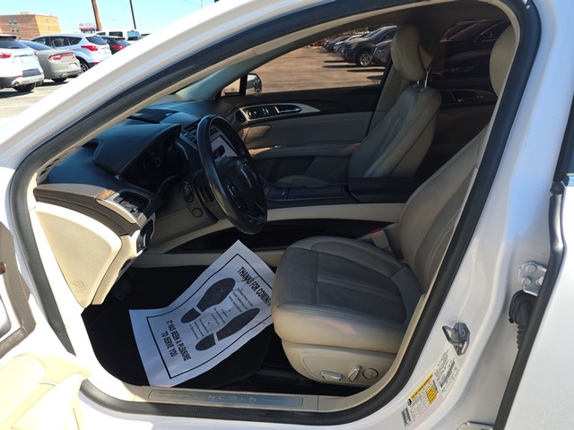 Lincoln MKZ Vehicle Full-screen Gallery Image 09
