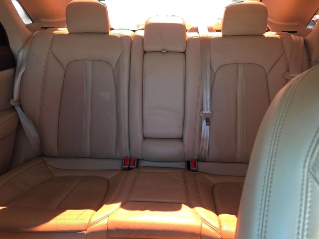 Lincoln MKZ Vehicle Full-screen Gallery Image 12
