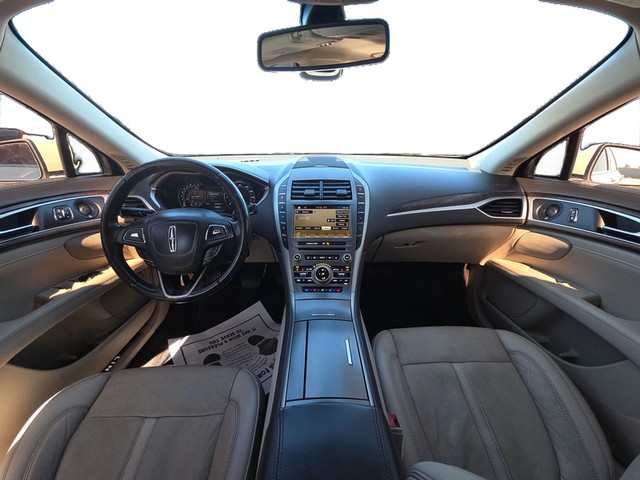 Lincoln MKZ Vehicle Full-screen Gallery Image 14