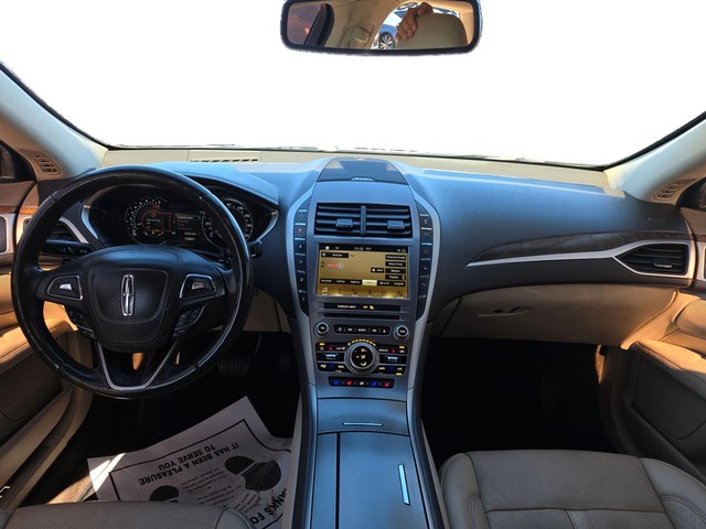 Lincoln MKZ Vehicle Full-screen Gallery Image 15