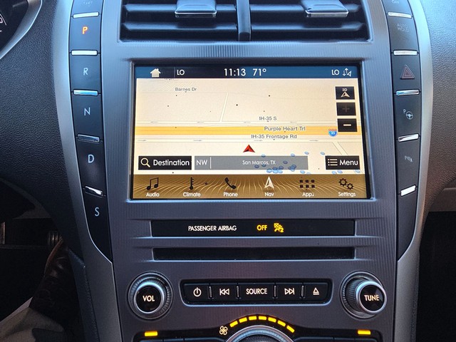 Lincoln MKZ Vehicle Full-screen Gallery Image 16