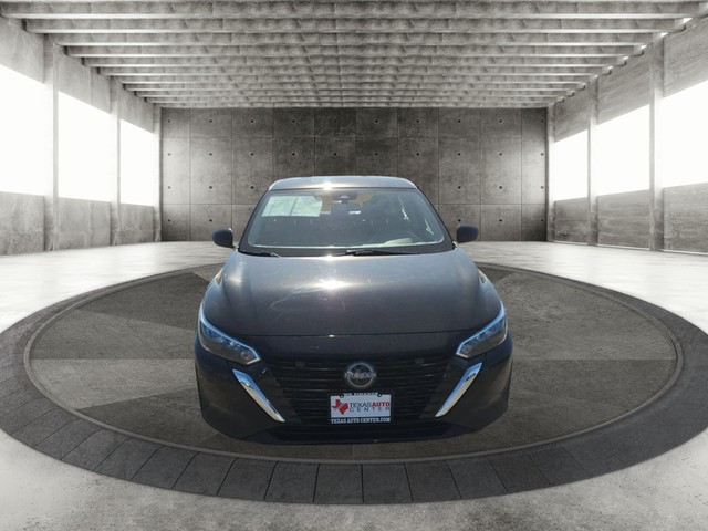 Nissan Sentra Vehicle Full-screen Gallery Image 03