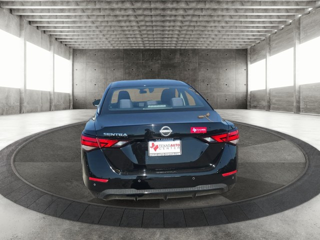 Nissan Sentra Vehicle Full-screen Gallery Image 06